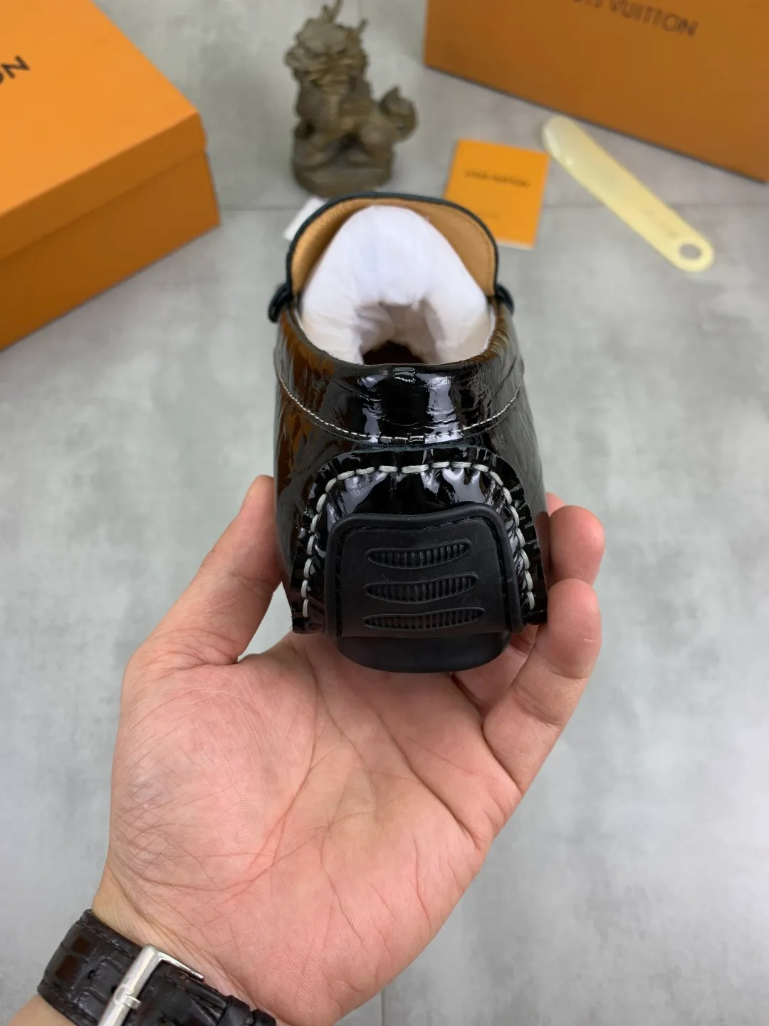 Men's men's shoes 💰P360💰【New style】🆘 🔥🆕【Louis Vuitton】LV Hong Kong high-quality beanie shoes. Loaf style for lazy people. This fabric is made of 🇮🇹 imported Italian first-layer cowhide➕full first-layer pigskin lining. The lining is more high-end. The original non-slip and wear-resistant rubber outsole is the only choice for driving. Size: 38-45. 4️⃣colors available.